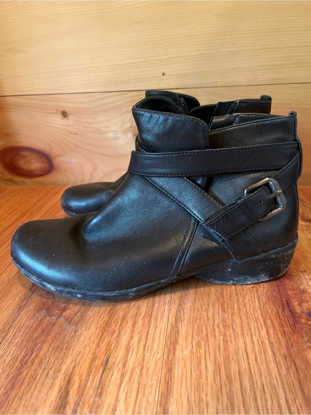 Black Naturalizer 7.5 Wide Leather Ankle Boots with Buckle Strap